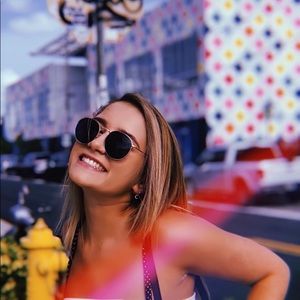 Meet your Posher, Alexia